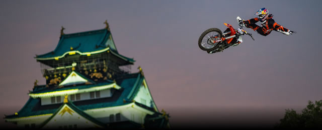Tom_Pages_First_on_X_Fighters_Japan