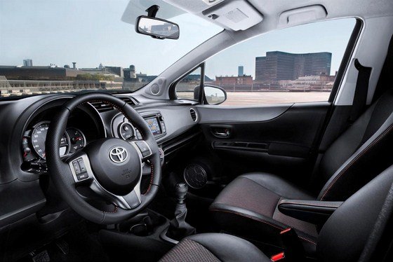 Toyota_Yaris_2012_Eur_2