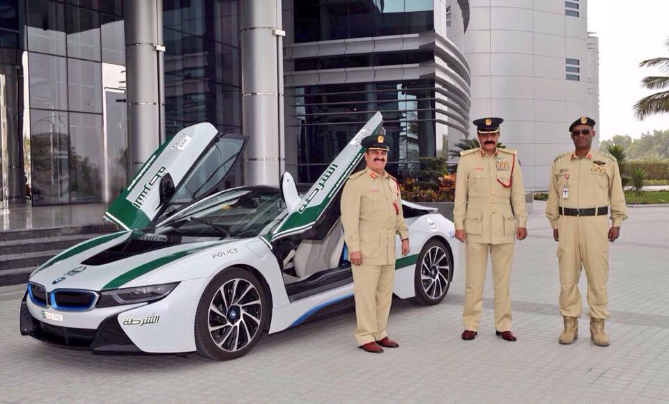 dubai-police-bmw-i8-001-1