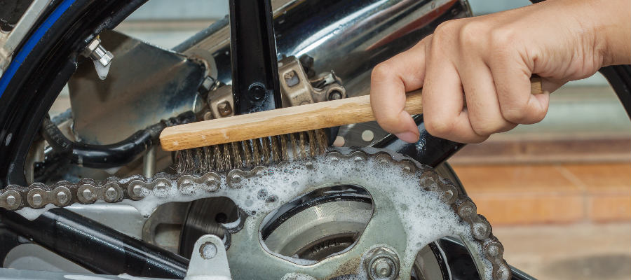Consejos para lubricar y limpiar la cadena de una moto – Puro Motor
